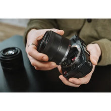 Carregar imagem no visualizador da galeria, Canon EOS R50 V + RF-S 14-30mm IS STM POWER ZOOM